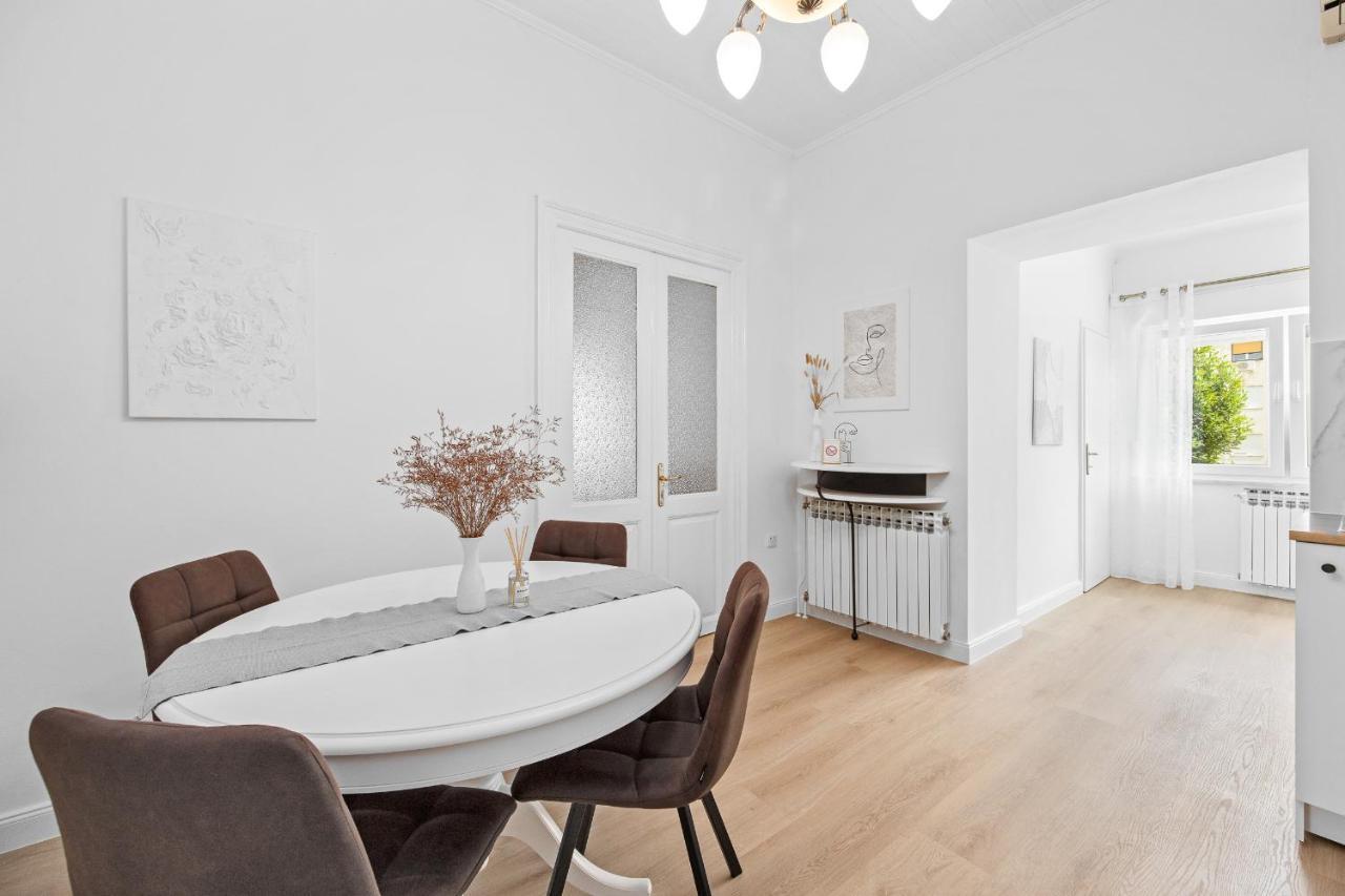 White Imperial Apartment Пула Экстерьер фото