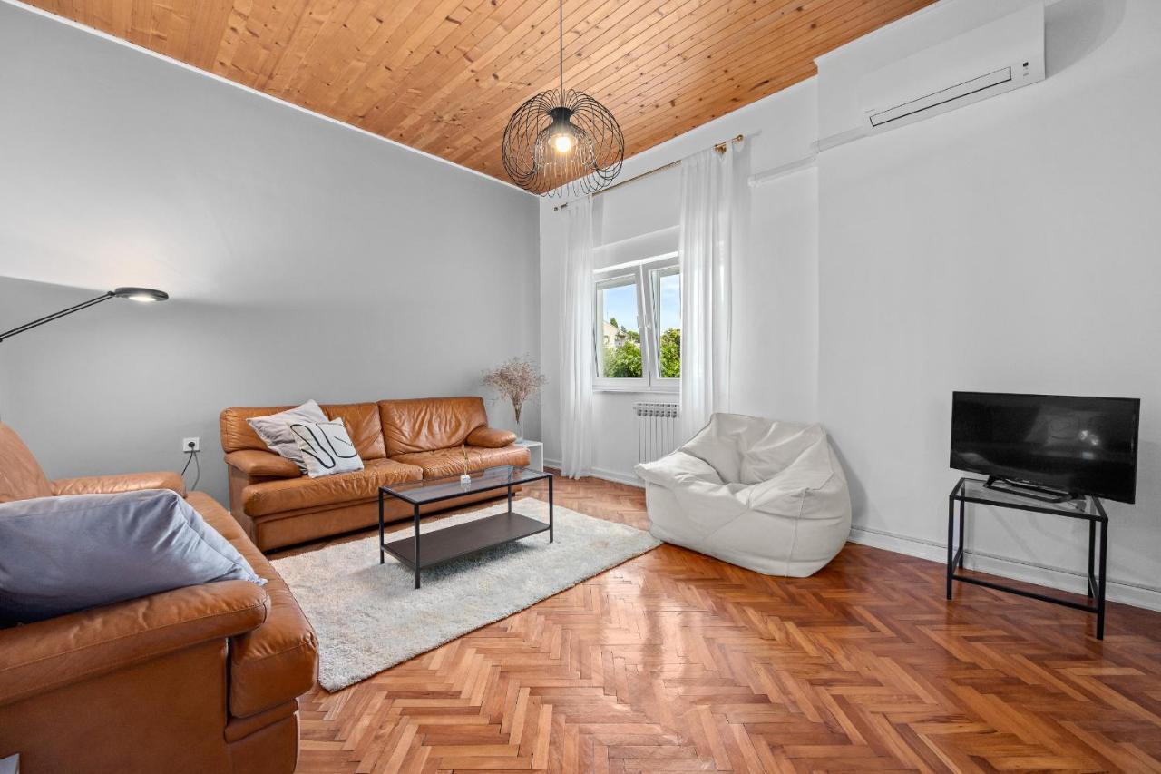 White Imperial Apartment Пула Экстерьер фото