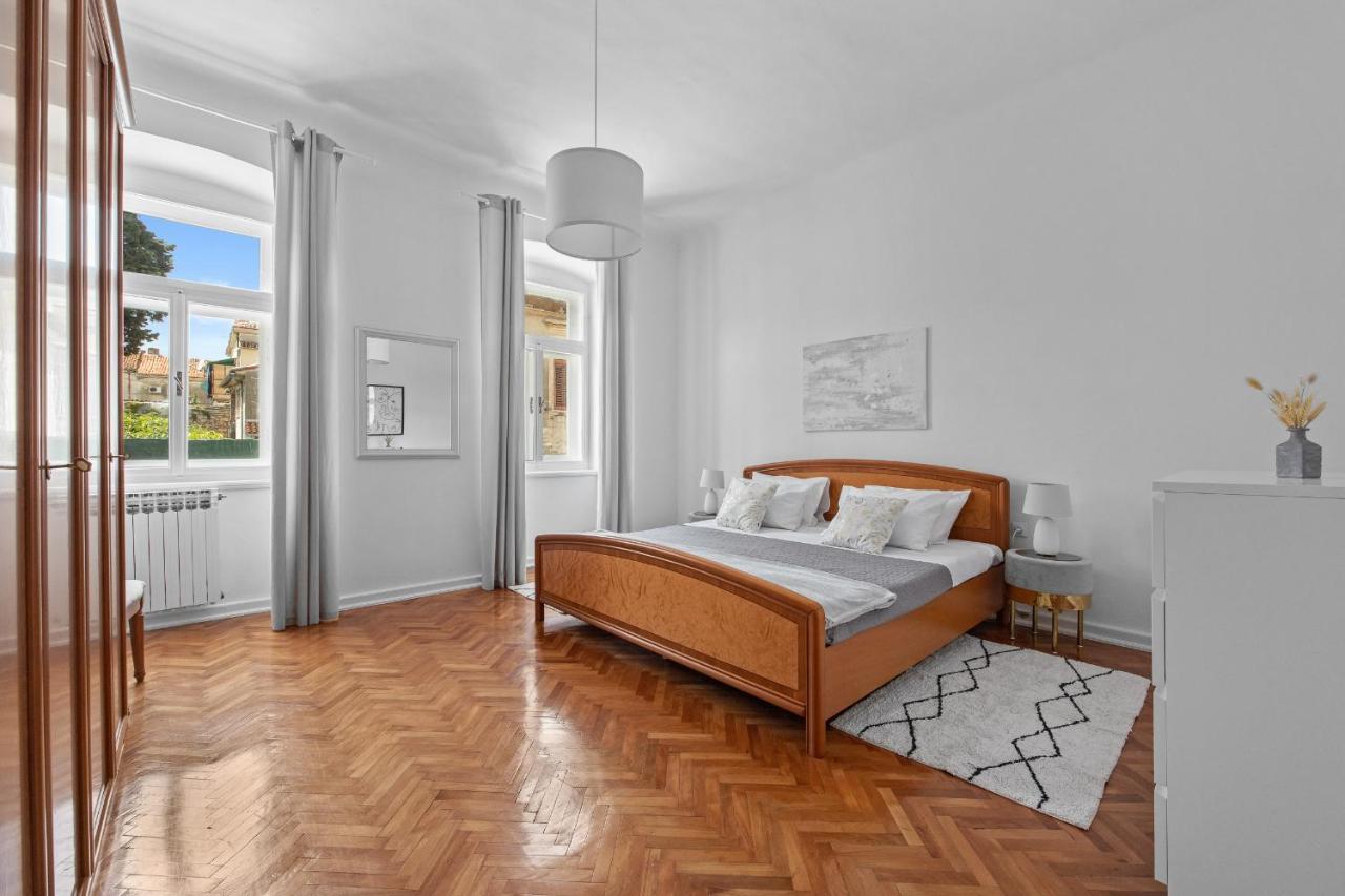 White Imperial Apartment Пула Экстерьер фото